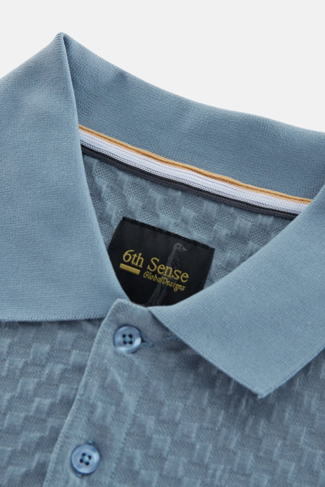 Polo shirt collar with striped inner facing, button at neckline, dark brand tag