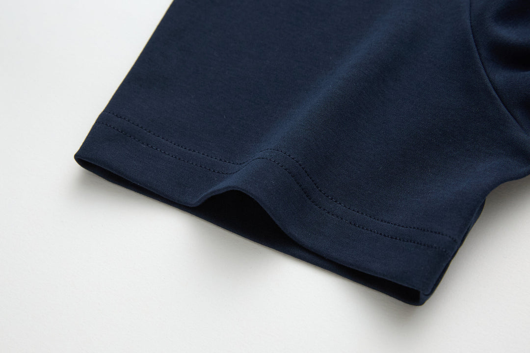 Navy 6th Sense T-shirt short hem with double-stitched edge