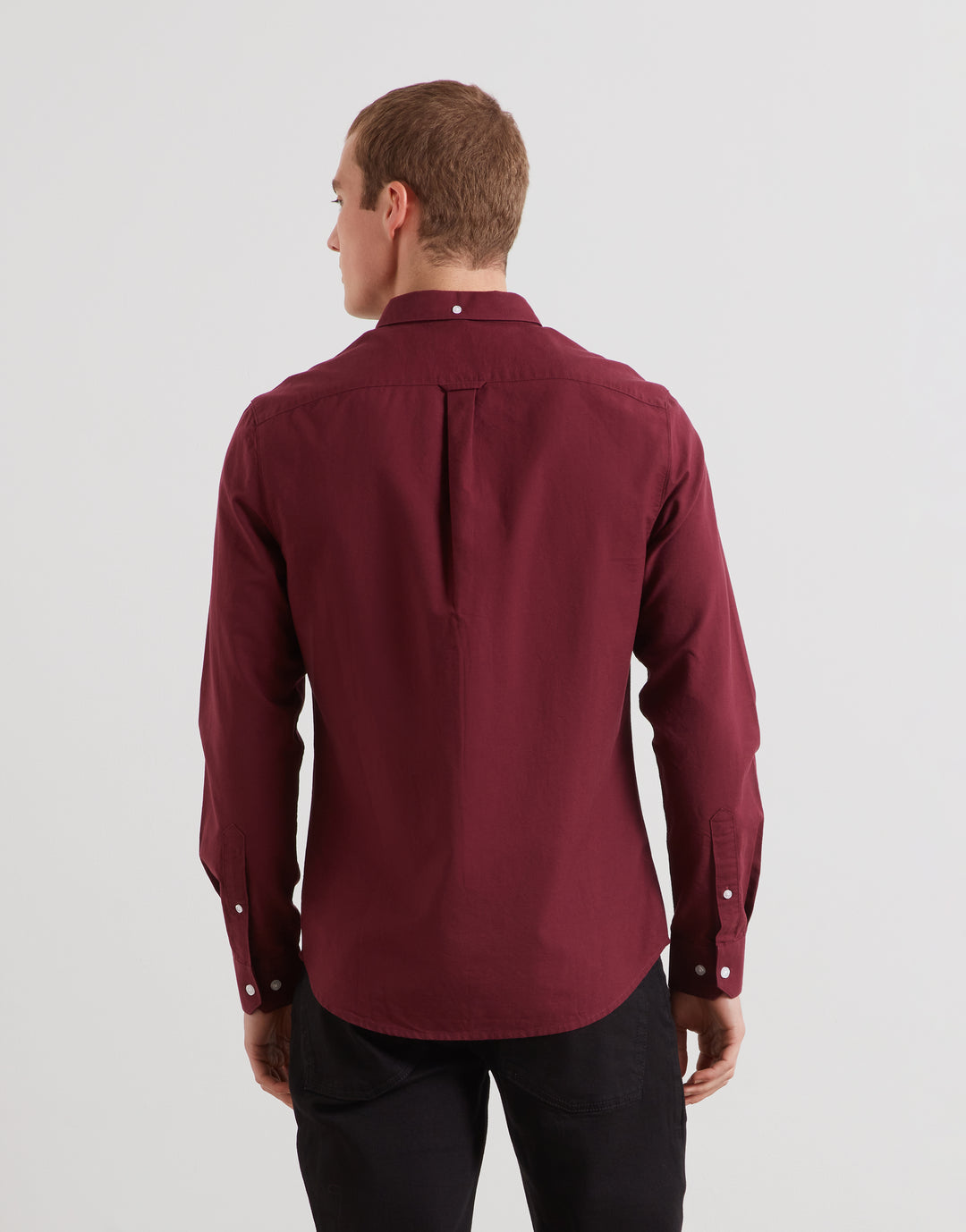 Farah Brewer slim-fit Oxford shirt in bordeaux, back view with center yoke, button cuffs.