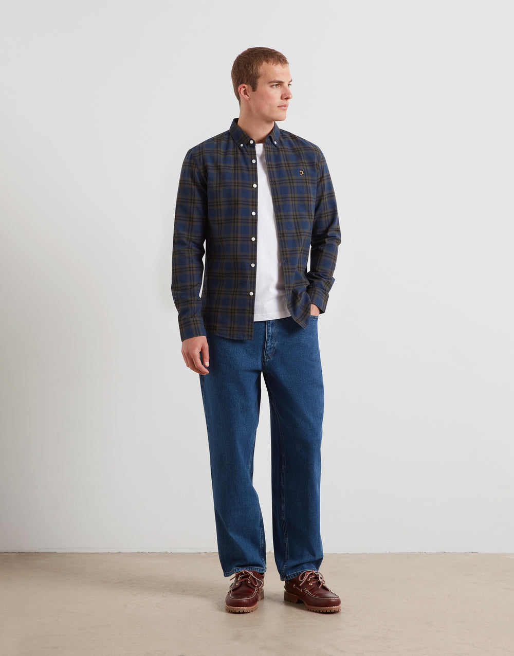 Men's Farah Brewer organic check shirt with long sleeves, button-front, dark navy and green