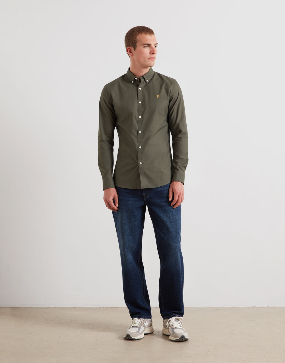 Farah Brewer slim-fit oxford shirt, long sleeves with button cuffs and chest logo