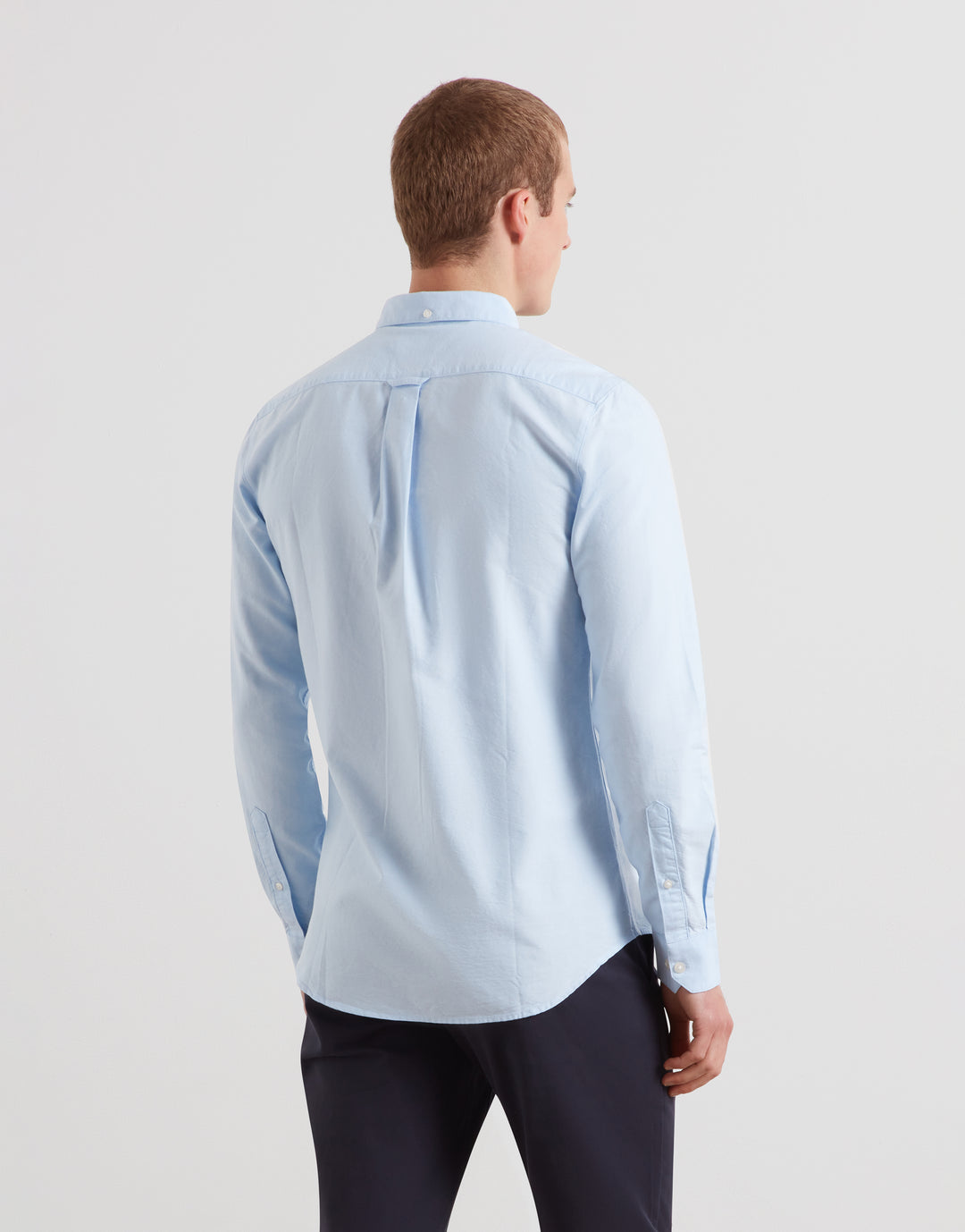 Men's slim-fit sky blue oxford shirt, plain back with center yoke