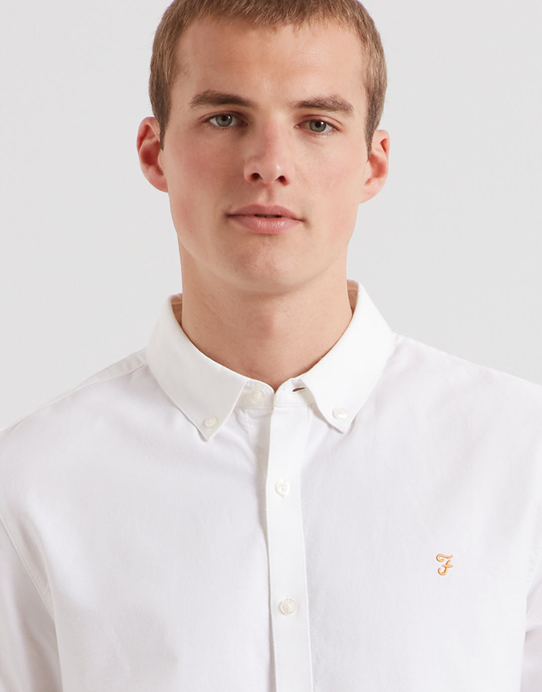 Slim-fit white Oxford button-up shirt with collar and chest logo