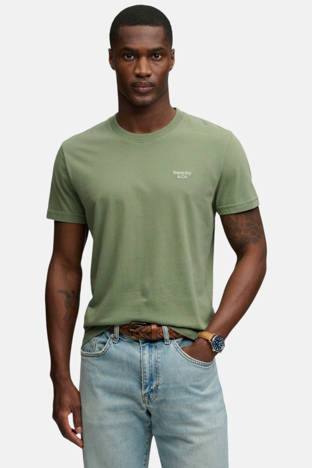 Men's green Essential T-shirt with small chest serif logo