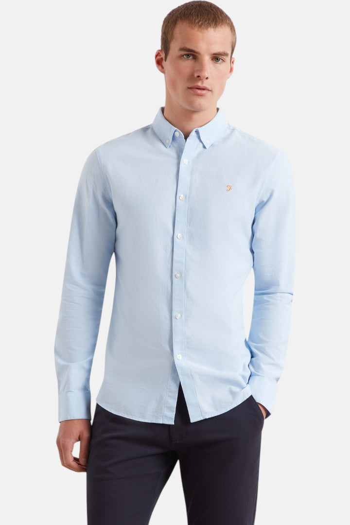 Slim-fit Oxford button-front shirt in sky blue, long sleeves and buttoned collar