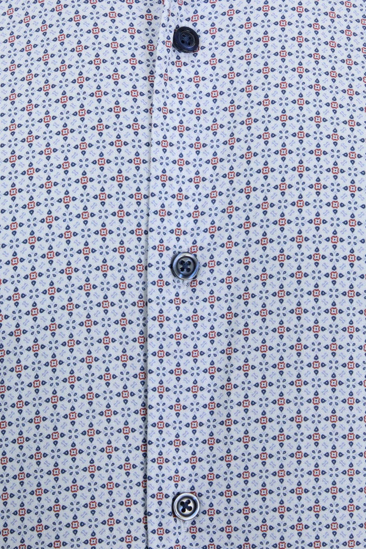 Short-sleeve shirt with small geometric print, dark buttons, buttoned placket