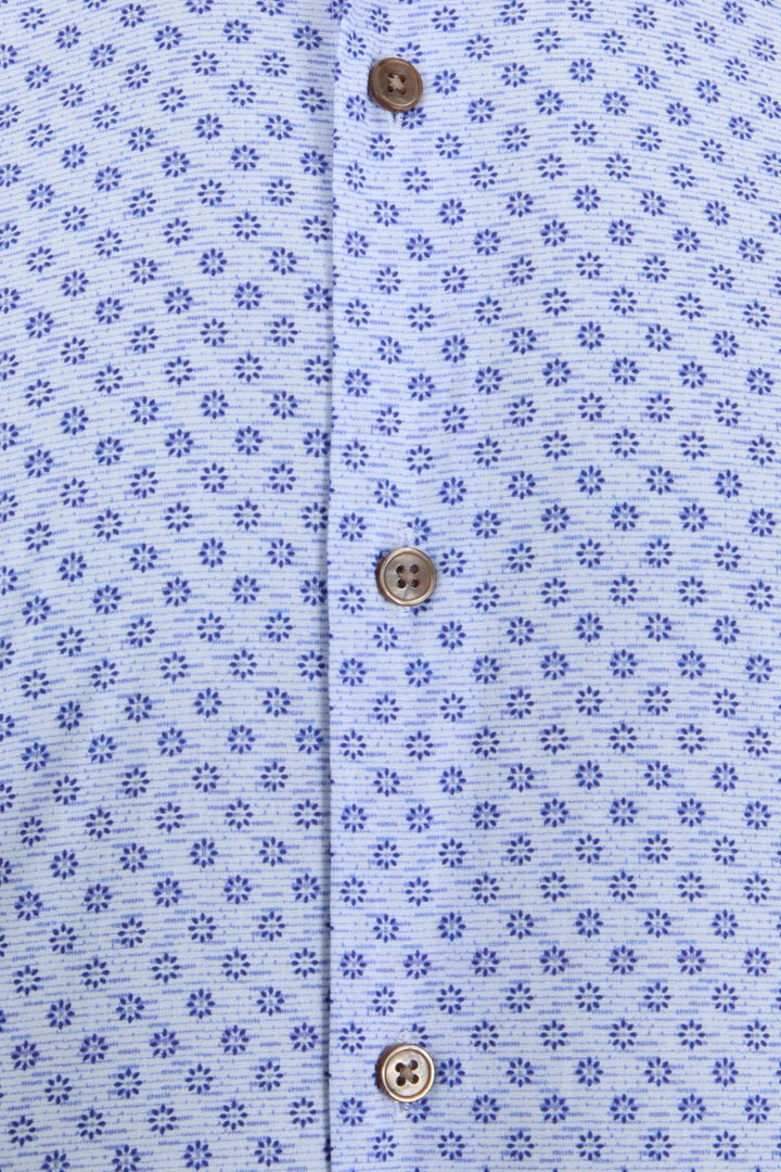 Gilded Gentlemen short-sleeve shirt close-up in light blue pattern with wooden-tone buttons