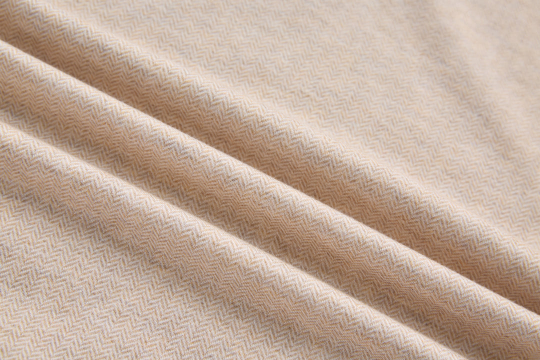 Herringbone knit fabric of mushroom-beige 1/4-zip top sleeve