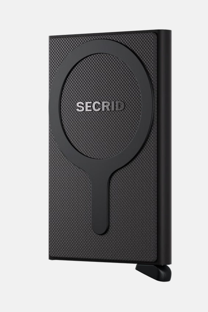 Black cardprotector with textured front panel and circular MagSafe area